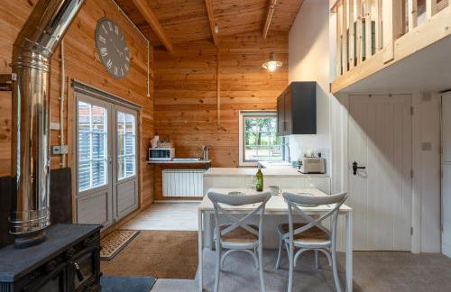 Walliswood Lodge - Wood Burner, Air Con & Wi-fi, Rural Retreat - Foto 62