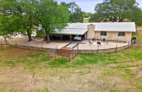 Farm Retreat with Jacuzzi, Fire Pit, Mini Goats, Mini Ponies and Mini Cows - Foto 45