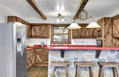 5 Bedroom Suites Hot Tub Jacuzzi Tub & Game Room - Photo 26