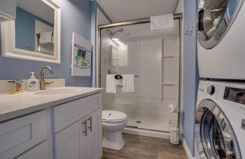 Perfect Beach Getaway with Bay Views & Boat Dock & Trailer Parking - Foto 14