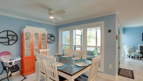 Sip, Sunbathe and Relax Poolside Madeira Beach Gem! - Foto 2