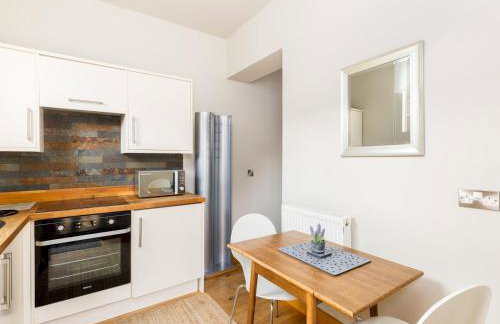 CV37 9HF The Tack Room Shottery · Charming 1Bed in Shottery with secure Parking Pass The Keys - Photo 15