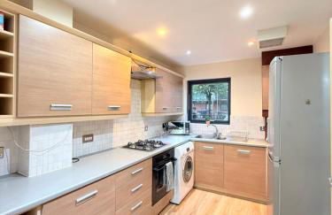 Modern 3-Bed Townhouse & Balcony - Foto 4