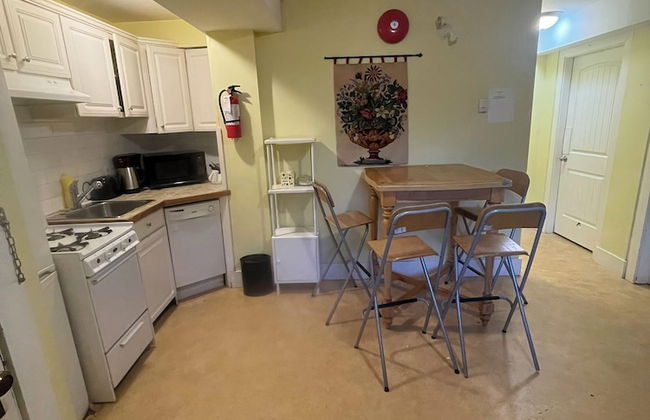 West Broadway guesthouse - Photo 53