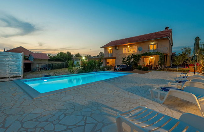 Beautiful Holiday Home in Lisicic - Foto 1