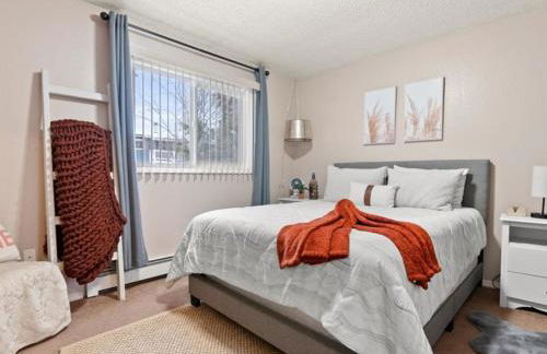 Lovely 3-bedroom rental unit with free parking! - Photo 9