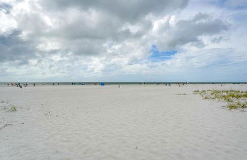 Coastal Sea Side Townhome - Walk to Beach! - Foto 42