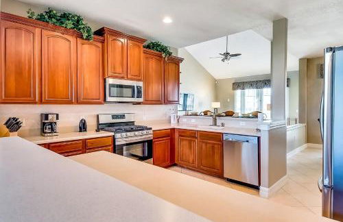 Magical Lakeview 4 Master Suites Pool Hot Tub BBQ Home Theater 2 Miles Disney - Foto 11