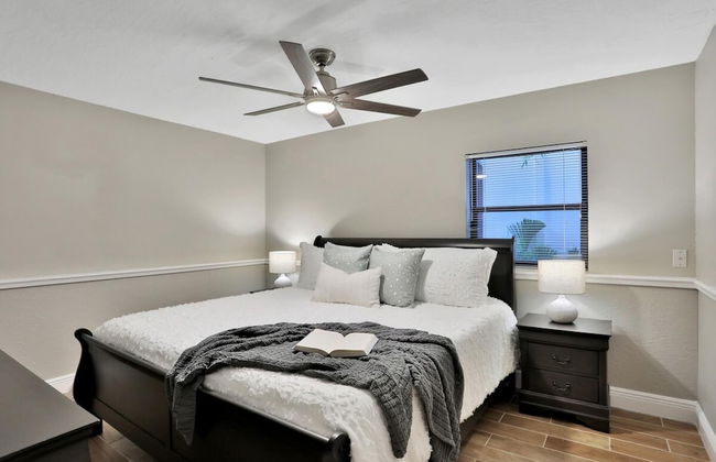 Kiss the Wave - Spacious 4BR 3BA w Pool hot tub - Foto 28