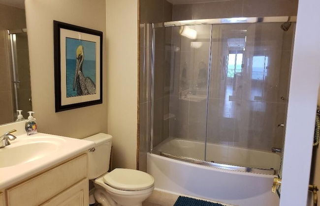 Cozy Condominium with Astonishing View from Spacious Balcony - Unit 0401 by RedAwning - Foto 23