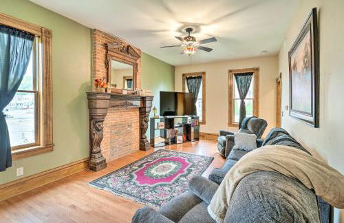 Less Than 1 Mi to Downtown Historic Dubuque Gem! - Foto 1