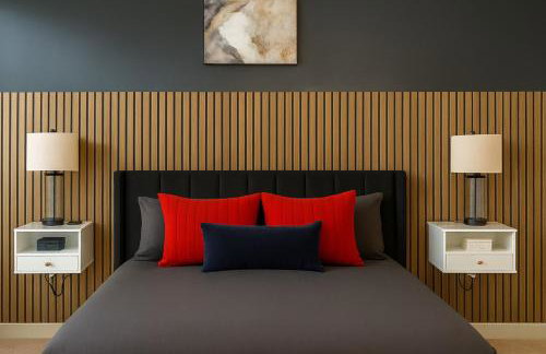 Elegant 2BR w Resort Pool and Lounge Areas 3 - Photo 11