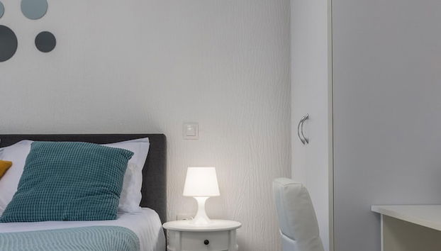 Adorable Home With Balcony and Swimming Pool - Foto 5, Habitación