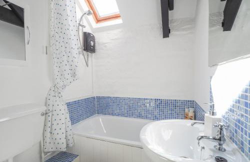 The Coach House Newcastle Emlyn - Photo 11