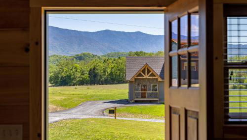Happy Hideout, country livin with great mountain views, hot tub, arcades, fire pit, pets ok with fee - Foto 4