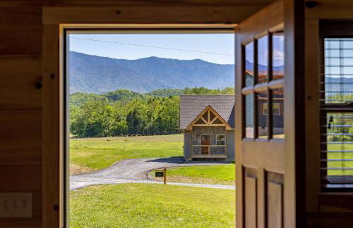Happy Hideout, country livin with great mountain views, hot tub, arcades, fire pit, pets ok with fee - Foto 4