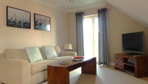 Basingstoke Apartments - St Raphael House, City Centre Charming Apartments - Photo 3