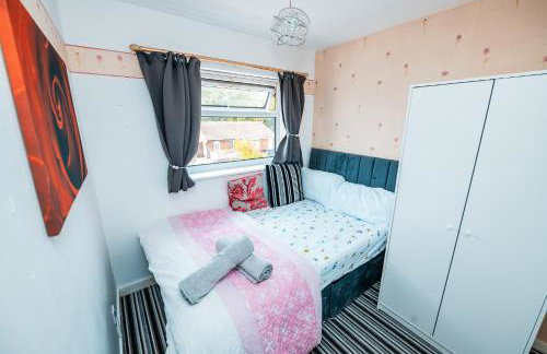 Family & Group Stay in Manchester - Free Parking - Foto 39