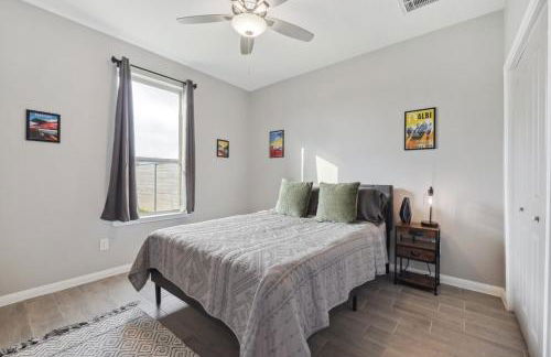 Modern Escape in Cedar Creek - Foto 9