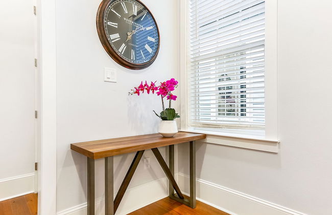 Spacious 5 BR Retreat with Pool - Near It All - Foto 36