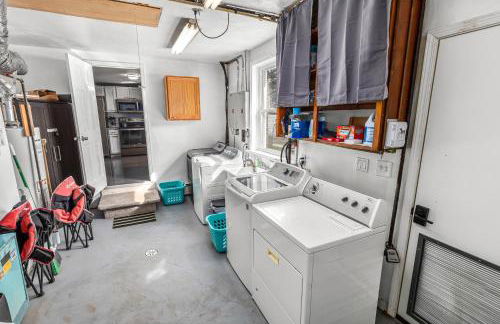 Warm & Comfy 2BR, Huge Backyard, Great Location! - Photo 72