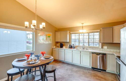 4 Mi to Offutt AFB - Family Home in Omaha Suburbs! - Foto 6