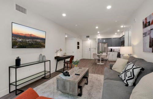 Elevator-King Bed-Walk Downtown-Free Garage Parking-Laundry - Foto 75