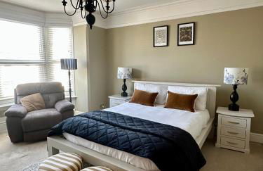 Charming city home free parking - Photo 1