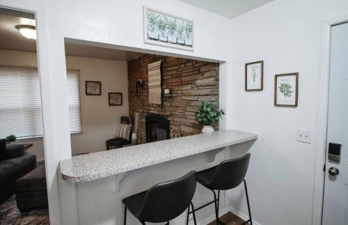 Fenced Lot W Home Gym plus Washer and Dryer - Foto 13