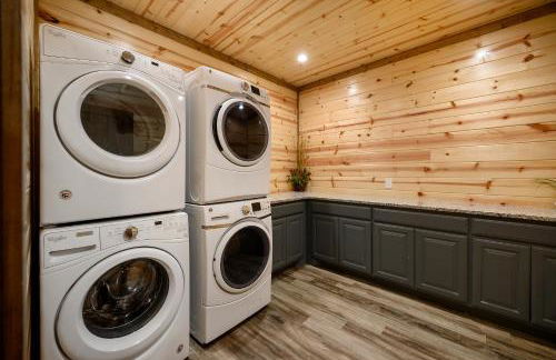 The Nomi Lodge - Sleeps 28 - Gorgeous Rustic Cabin, Centrally Located, Tons of Amenities - Photo 52