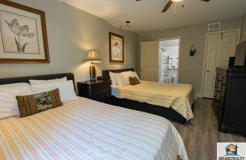 3BR Condo with Lake View - Trout Fishing - Playground - 2 Pools - Stairs Required - FREE TICKETS INCLUDED - PR69-9 - Foto 49