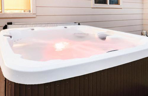 Stylish House with Hot Tub, Fire Pit Pool table near Denver - Photo 22