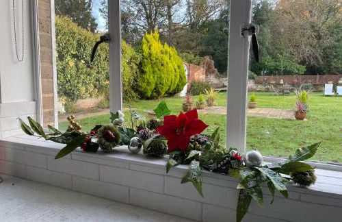 Designer Cottage with Parking - Esher Surrey - Pass the Keys - Foto 23