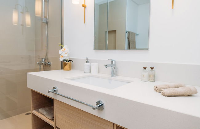 New! Luxurious Stay Dubai Creek Balcony & View - Photo 21