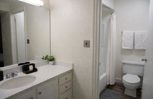 Charming Studio•Amazing Location•King-Size Bed - Foto 2