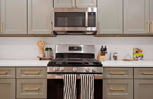 New Elmhurst Gem - Game Room & Amazing Yard - Foto 11