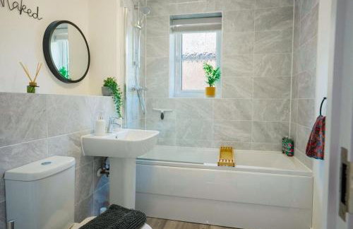 Premium Central 2 Bedroom Apartment Near Station with 2 Parking Spaces - Foto 10