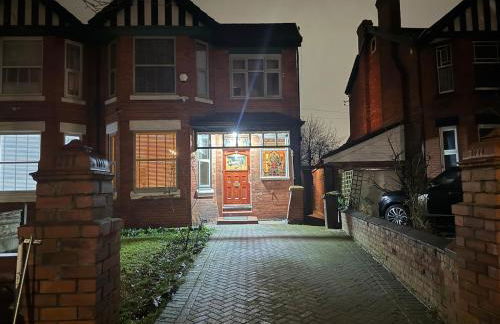 Large Luxury 4 bedroom home with parking - Foto 17