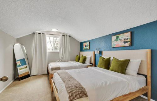 Chic Family Retreat with Game Room backyard with fire pit and minutes to Downtown! - Photo 18