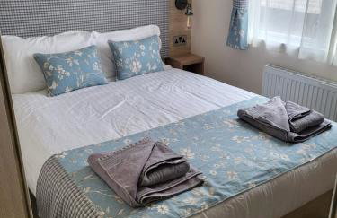 luxury new 3 bed caravan with stunning sea view on private beach in Thorness bay - Foto 13