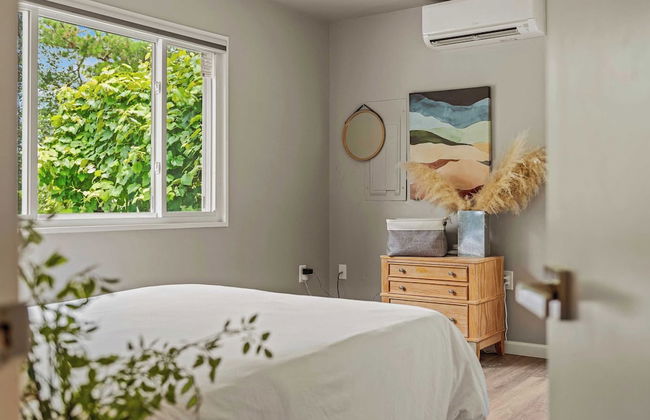 Inn the Poconos by Avantstay Private Lake Access Enclosed Hot Tub - Photo 31