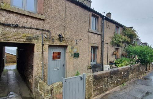 Carpenters Cottage, Elton in the Peak District - Photo 1