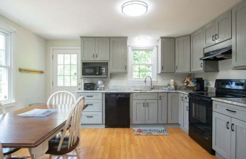 Stylish Home Dog Friendly Close to Beach - Foto 8