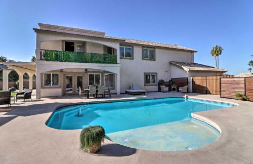 Lavish Family Escape with Game Room in Avondale! - Foto 1