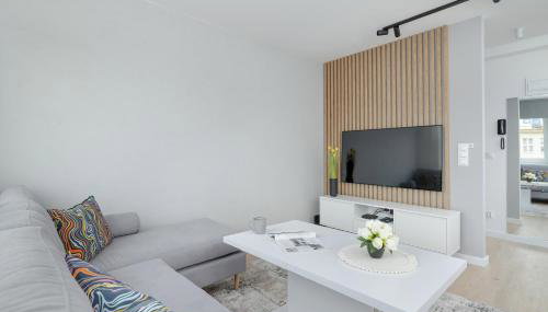 Charming Apartment with a Balcony in Rzeszów by Noclegi Renters - Foto 5