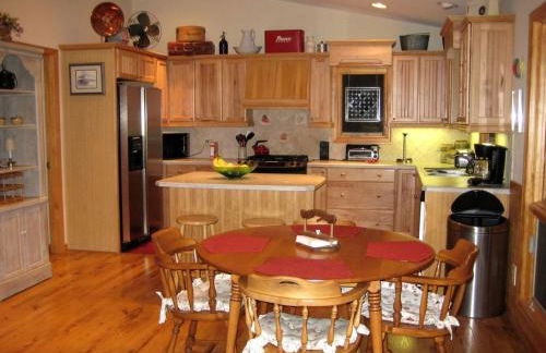 Lakefront Cottage with a Private Dock near Ocala National Forest in Orange Springs, Florida - Foto 3