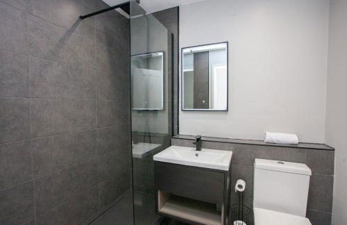 Stylish and Modern 2 Bed House - Foto 16