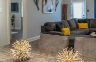 Modern Regional Art Gallery Home - Spacious & New! Tv in each room - Foto 12