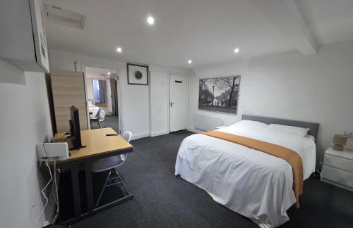 Spacious 3-Bedroom Apartment Near Stratford, 1 Minute From Train Station - Foto 20