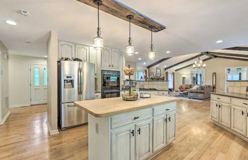 Charles Town Home with Private Pool and Hot Tub - Foto 17